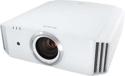 JVC DLA-X5500 hvid videoprojektor, set forfra, centreret linse, sideventilationsgitre, på hvid baggrund
