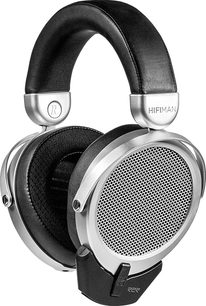 Hifiman Deva Pro zwarte en zilveren hoofdtelefoon, driekwartaanzicht van voren, ronde oorschelpen, gevoerde hoofdband