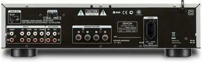 Wzmacniacz hi-fi stereo Denon PMA-520AE w kolorze srebrnym, widok z przodu, z przyciskami, gniazdami i wyświetlaczem na przednim panelu z szczotkowanego aluminium