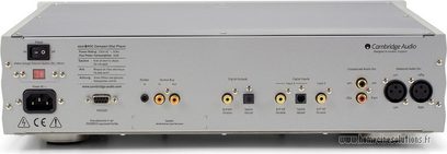 Cambridge Audio 840C CD-afspiller, frontvisning, sølvfarvet front med knapper, stik og digitalt display