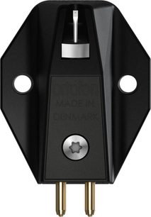Ortofon MC X20 siyah mat plastik fonokapsül, ön görünüm, iki yan delikli köşeli kasa, merkezde gümüş renkli iğne, ön metal vida ve altta iki altın renkli pin