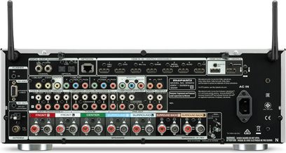 Marantz SR-5012 sort hjemmebiografsforstærker, set forfra, med audio/video-stik på bagsiden og udfoldede Wi-Fi-antenner