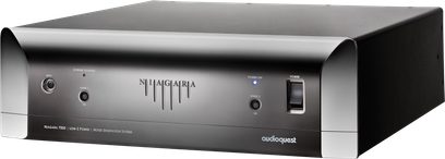 Frontal billede af Audioquest Niagara 7000 multistikdåse, rektangulært metalkabinetdesign med stik, knapper og indikatorlys på forsiden