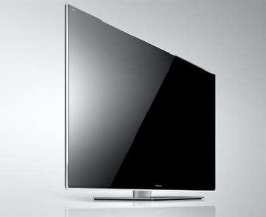 Panasonic TX-P65VT50 sort fladskærms-TV, sort, set forfra, placeret på en sølvfarvet metalstander