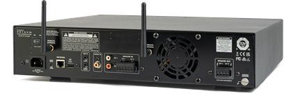 Amplificator de putere high-fidelity SVX-1202, vedere din spate, carcasă dreptunghiulară neagră, 2 antene, conectică variată, ventilator circular