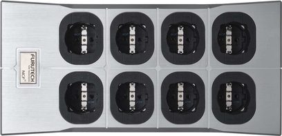 Multipresa parasovratensioni Furutech NCF Power Vault in alluminio spazzolato grigio, vista dall'alto, otto prese Schuko nere incassate in due file con piastra logo laterale argentata