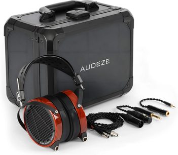 Слушалки с кабел Audeze LCD-2 Padauk, страничен изглед, черна лента, дървени навушници, метална решетка, различни кабели и конектори, черен транспортен калъф с дръжка