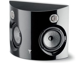 Focal Surround Be højttalere i sort, set forfra og let fra siden. To runde højttalere med metalgitre.