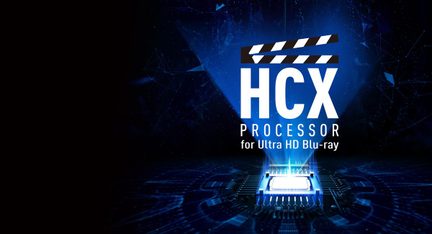 Gráficos digitais em preto e azul com fundo de circuitos estilizados, microprocessador luminoso na parte inferior em vista frontal, texto branco "HCX PROCESSOR for Ultra HD Blu-ray" e ícone de claquete de cinema acima.