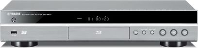 „Yamaha BD-S677" titano spalvos 4K „Blu-ray" grotuvas, priekinis vaizdas, mėlynas LED ekranas, priekinėje dalyje esantys mygtukai ir jungtys, paprasto ir elegantiško dizaino