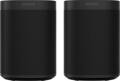 To Sonos One SL højttalere i sort, cylinderformede, metalnet over hele overfladen, Sonos-logo på forsiden, set forfra