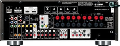 Yamaha RX-V767 sølvfarvet hjemmebiograf-forstærker, frontpanel, frontvisning, mange stik og knapper, central LCD-skærm