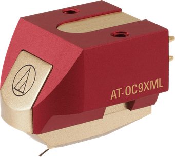 Cellula fonorivelatore per giradischi Audio Technica AT-OC9XML di colore rosso scuro e oro, vista a 3/4 anteriore destra, appoggiata su un supporto