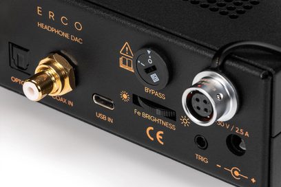 Sluchátkový předzesilovač Ferrum Audio ERCO Gen 2 černý, schéma koaxiálního připojení, USB-C, výstup XLR a nastavení jasu