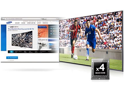 Computerscherm met een webpagina, twee voetballers in actie op een veld, logo "x4 QUAD CORE" rechtsonder