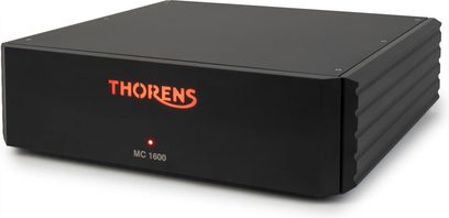 Thorens MC 1600 phono-voorversterker zwart, rechthoekige behuizing, rood verlicht logo aan de voorzijde, driekwartaanzicht