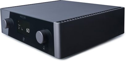 Michi P5 Series 2 stereo forforstærker, set fra en vinkel, rektangulært sort kabinet, front med centralt display, 2 cirkulære knapper