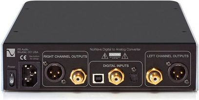 PS Audio NU WAVE DAC sidabrinės spalvos skaitmeninis-analoginis garso keitiklis, priekinis vaizdas, matomi jungtys ir valdikliai