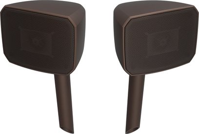 Pereche de boxe de exterior Klipsch Courtyard 2.0 maro închis, carcase din plastic, grile metalice, brațe cilindrice, vedere frontală