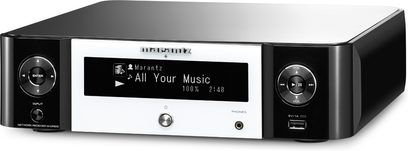 Marantz MCR-510 højfidelitetssystem i sort/hvid, set forfra, display viser "All Your Music 100% 2:48", knapper og porte på forsiden