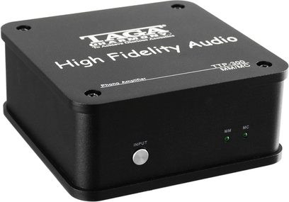 Taga Harmony TTP-300 sort phono-forforstærker, rektangulært metalkabinetdesign, set oppefra, front med indgang, kontakt og grøn LED-indikator