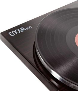 Enova HIFI Vision 4 USB pladespiller i mørk valnød, tæt ovenfra-billede af den mørkttræede, årede pladebakke