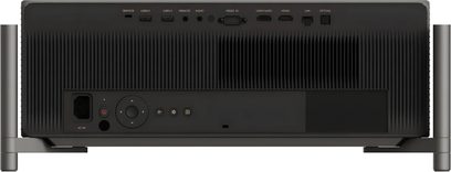 XGIMI Titan-projektor i svart sett bakfra, med store sideføtter og en rekke USB-, HDMI-, LAN- og lydporter