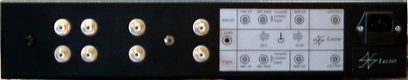Preamplificatore fonorivelatore Lector Audio FONIX nero, frontale con 8 pulsanti dorati e 2 prese RCA dorate, vista frontale