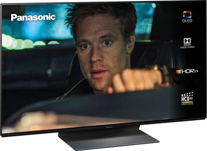 Panasonic TX-55GZ1000E OLED-tv der viser et nærbillede af en mand med brunt hår og et par dages skæg