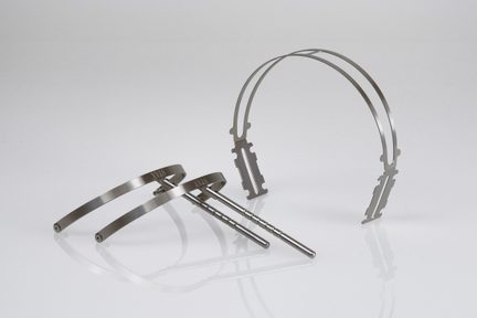 Silver metal headband with two cylindrical rods and two engraved flat bands