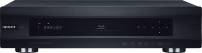 Multizónový Blu-ray přehrávač OPPO BDP-95EU v černé barvě, pohled zepředu, modrý displej, tlačítka a konektory na čelním panelu