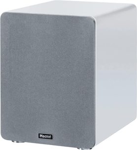 Witte Alpha RS 8 subwoofer, hoekaanzicht, rechthoekige voorkant met grijze grille, gladde zijkanten, ronde voetjes