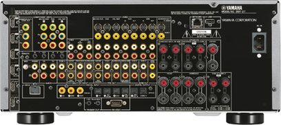 Yamaha DSP-Z7 sort hjemmebiografsforstærker, set forfra, sort front med mange knapper, stik og LED-display