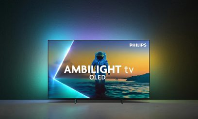 Telewizor Philips 77OLED810 w kolorze czarnym, z ultracienką metalową ramką, o przekątnej 77 cali, z dyskretnie rozstawionymi nóżkami, prezentowany od frontu z wielokolorowym podświetleniem Ambilight