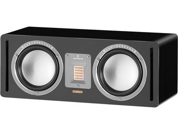 Diffusore centrale AudioVector QR Center SE nero, cabinet rettangolare nero con finitura laccata, vista di tre quarti anteriore sinistra, due altoparlanti con membrana metallica argentata circondati da anelli in alluminio, tweeter a nastro centrale su piastra in alluminio, fessure bass-reflex verticali alle estremità