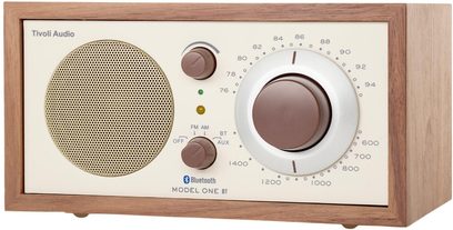 Radio da tavolo Tivoli Audio Model One BT noce beige stile vintage, pannello frontale con grande manopola e altoparlante rotondo