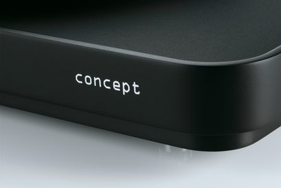 Hi-fi pladespiller ClearAudio Concept sort, nærbillede forfra, hvid "Concept" skrift på siden