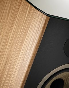 Primo piano sulla finitura in noce