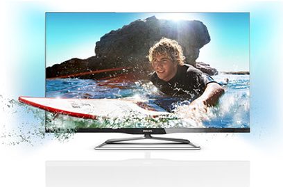 Philips 47PFL6907H-fladskærms-tv viser et billede af en smilende surfer, der kommer op af en bølge, set i nærbillede forfra på den brede skærm
