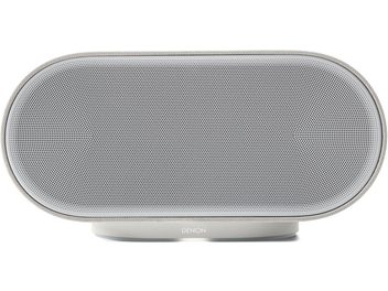 Розумна колонка Denon Home 600 світло-сірого кольору, вигляд спереду, велика овальна металева решітка на круглому постаменті