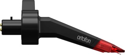 DJ-pladespillercelle fra Ortofon Concorde Music Red, set fra siden, sort kabinet, rød translucent nål, "ortofon"-logo