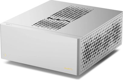 Matrix Audio MA‑1 effektforsterker i sølvfarget børstet aluminium, trekvart forfra fra høyre, glatt front med gyllent indikatorlys og logo, topp og høyre side med sirkulære ventilasjonsrister