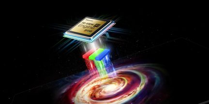 Hisense Hi-View AI Engine RGB-chip med røde, grønne og blå stråler rettet mod en galakse