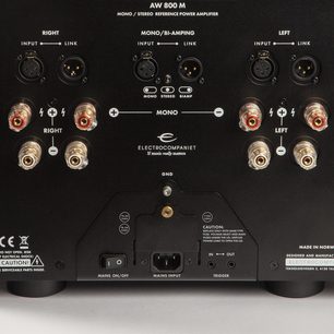 Amplificatore di potenza mono/stereo Electrocompaniet AW800M, vista frontale, connettori e controlli in primo piano