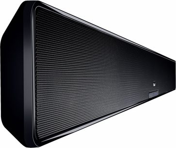 Černý soundbar Magnat WSB 50 Pro, pohled zepředu, celoplošná perforovaná kovová mřížka, logo vpravo dole