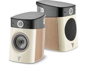 Focal Sopra N°1 boghøjttaler i lys eg, set forfra og i trekvart vinkel, lys træ kabinet, grå højttaler, sølvfarvet diskant