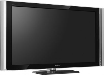 Sort Sony KDL-40X4500 fladskærms-TV slukket, set forfra, sølvfarvet ramme, på metalstativ