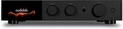 Audiolab 9000A musta stereoinen hi-fi-vahvistin, jossa on valoisa logonäyttö, 3 pyöreää painiketta, kuulokeliitäntä ja punainen painike