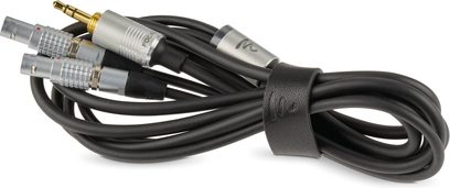 Focal Utopia 2022 bedrade hoofdtelefoon, zwarte gevlochten kabel met verzilverde 3,5 mm en 6,35 mm jackconnectoren, vooraanzicht