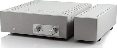 Pathos New InTheGroove sølvfarvet phono-forforstærker, set forfra, to rektangulære kabinetter stablet oven på hinanden med knapper og stik på forsiden